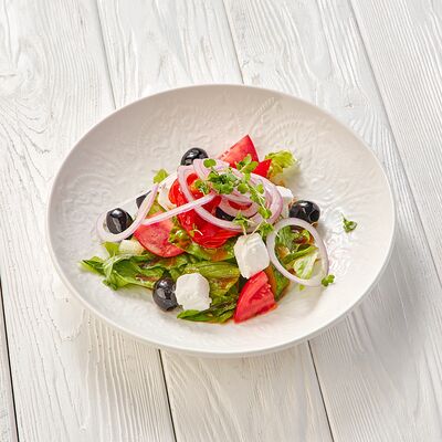 Салат Греческий в Пармезан по цене 595 ₽