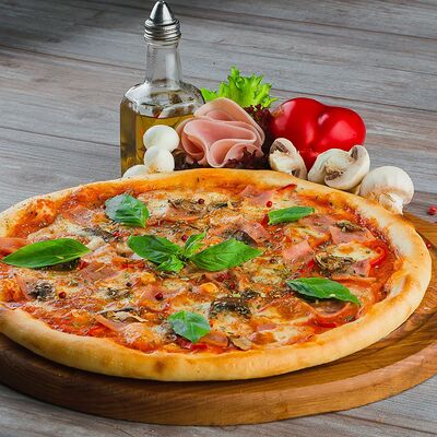 Пицца Ветчина и грибы в Перчим & солим по цене 590 ₽