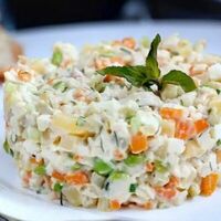 Салат Оливье с курицей в Тимьян