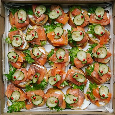 Моно-сет из брускетт Красная рыба в Hotkitchen по цене 6250 ₽