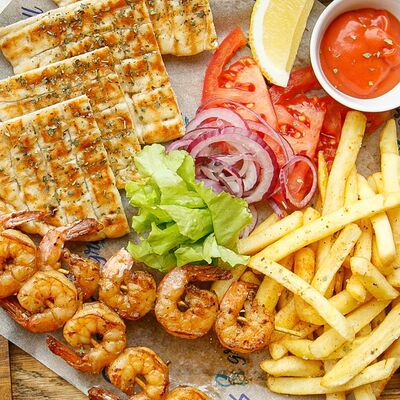 Сувлаки с креветками в Gyros & Grill по цене 545 ₽