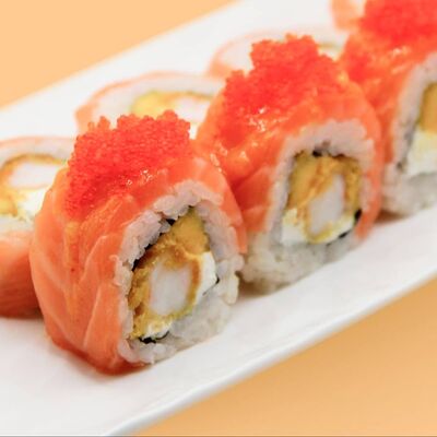 Ролл Филадельфия-манго в Sia bar по цене 1110 ₽