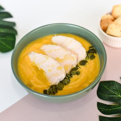 Тыквенный крем-суп с куриной грудкой су-вид в Pokemania по цене 699 ₽