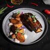 Томленное ребро мраморного бычка в соусе BBQ в Ребро по цене 9890