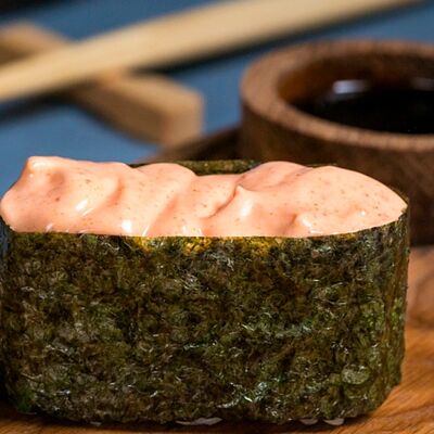 Спайси-суши Креветка в Рам Суши по цене 160 ₽