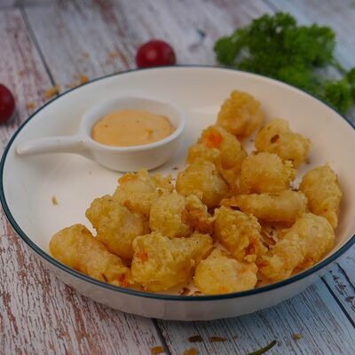 Попкорн из креветок с соусом спайси в Гастробар Крапива по цене 450 ₽