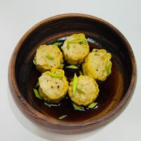 Китайские пельмени Шаомай с курицей и черным перцем на пару в Азиатская кухня от Lucky Ducky