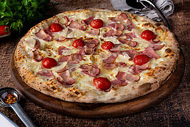 Пицца Ветчина-бекон в SushiKent по цене 980 ₽