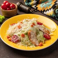 Цезарь с курицей в Ялла