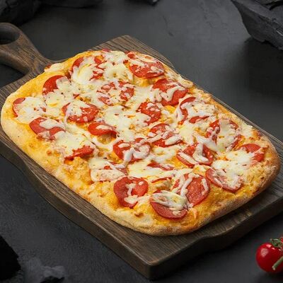 Римская пицца Пеперони в Crazy Brothers по цене 590 ₽