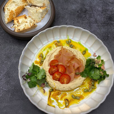 Пастрами с хумусом и пряным маслом в Бумбараш по цене 565 ₽