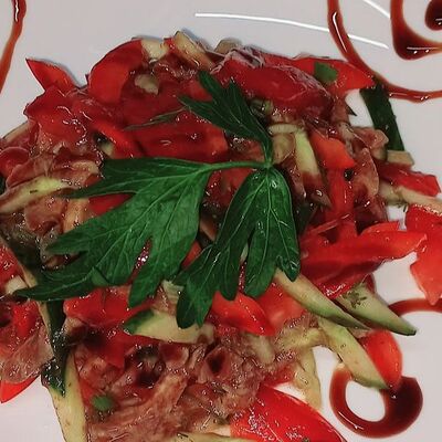 Салат Янгилик в Чайхана по цене 450 ₽