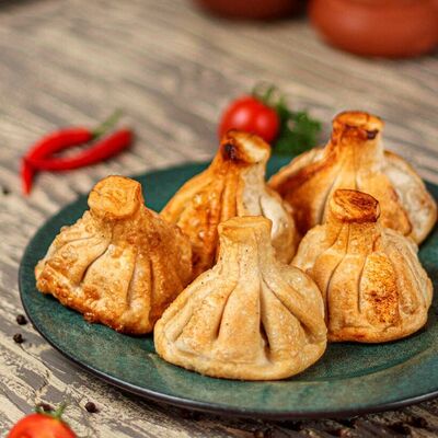 Острые хинкали том ям жареные в Тут харчо по цене 594 ₽