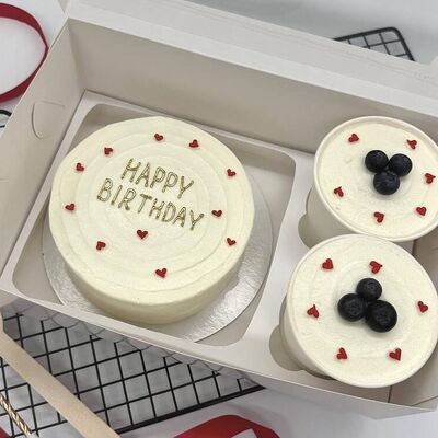 Бенто торт Happy Birthday и Бенто торты в стаканчиках на День Рождения в Cosmo Сakery по цене 3400 ₽