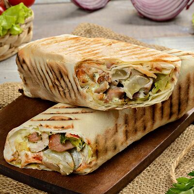 Шаурма говяжья в лаваше в Halal Grill по цене 645 ₽
