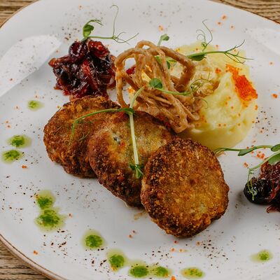 Котлеты из щуки с картофельным пюре в Кубанские пивоварни по цене 550 ₽
