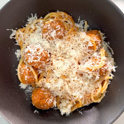 Спагетти с фрикадельками в SunSet по цене 520 ₽