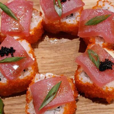 Спайси Ролл с опаленным тунцом в Винъярд по цене 570 ₽