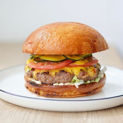 Бургер с бифштексом в Сойка напела по цене 780 ₽