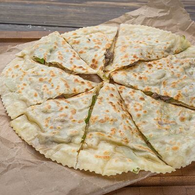 Пичча нон с бараниной в Чайхона №1 Братьев Васильчуков по цене 240 ₽