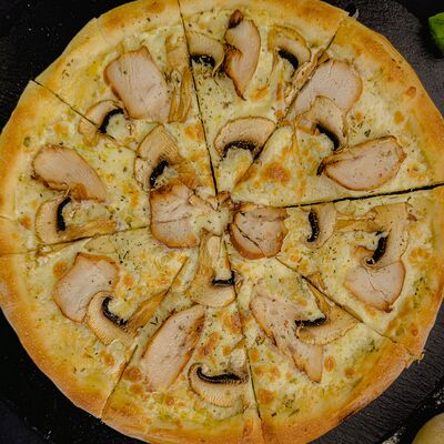 Пицца с курицей и грибами 30 см в Ёжкин ролл по цене 849 ₽