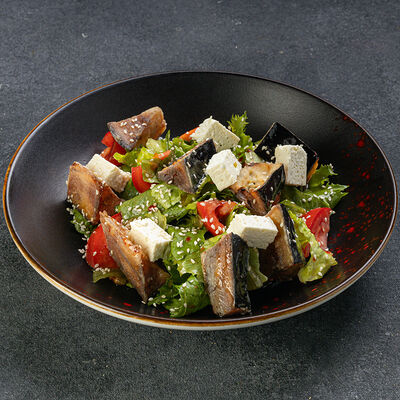 Салат с хрустящими баклажанами в FatBoy PUB по цене 490 ₽