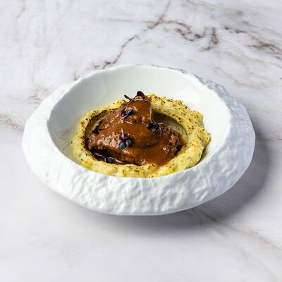 Говяжьи щечки с трюфельным пюре в Хлеб и Вино по цене 1350 ₽