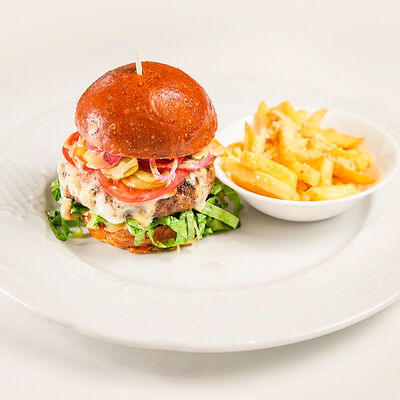 Бургер Loona с трюфельным фри в Loona по цене 1500 ₽