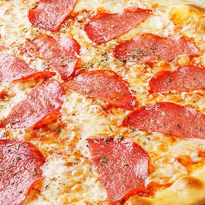 Пицца с салями 33 см в Il Canto по цене 1150 ₽