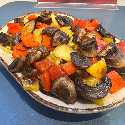 Салат из жареных овощейв Шаурма Гирос №1 по цене 550 ₽