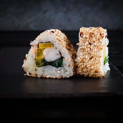 Акита ролл в Crystal Sushi & Rolls по цене 2890 ₸