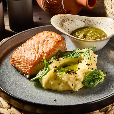 Стейк из лосося с зеленым сацебели в PRO.Хинкали by Novikov по цене 1690 ₽