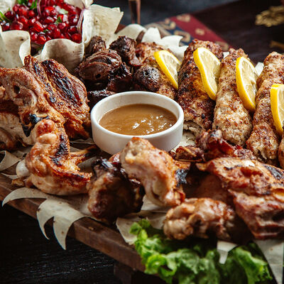 Куриное ассорти в Вкус огня по цене 2400 ₽