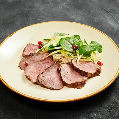 Ростбиф под ореховым соусом со свежим огурцом в Гранат по цене 510