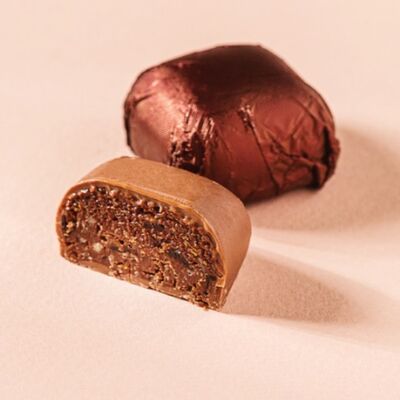 Пралине Миндаль-лаванда-белая чиа в Круассан-кафе по цене 150 ₽