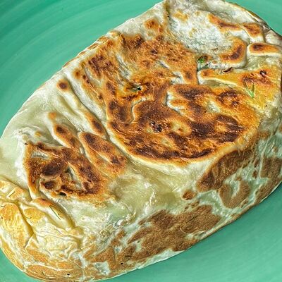 Кок-самса с зеленью и сулугуни в Навруз по цене 180 ₽