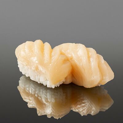 Суши с гребешком в OUGI по цене 449 ₽