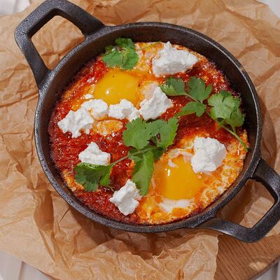 Шакшука с брынзой в En Ferio по цене 450 ₽