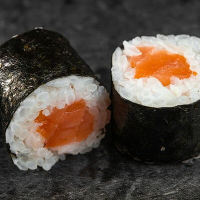 Нори маки с лососем в Good Food по цене 373 ₽