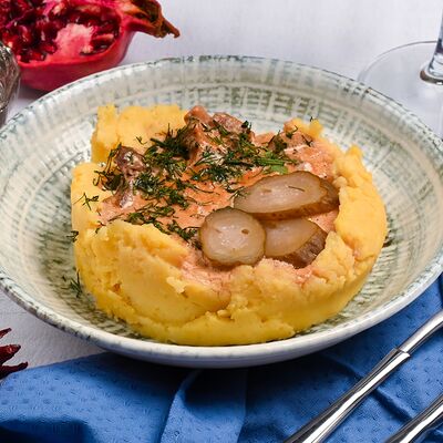 Бефстроганов из индейки с картофельным пюре в Keto & Kote Грузинская кухня по цене 596 ₽