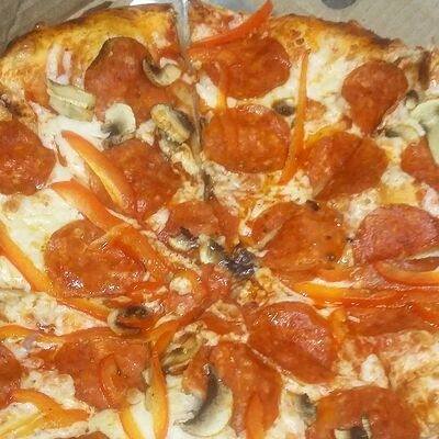 Пицца Пеперони с грибами в Добрый Шеф по цене 475 ₽