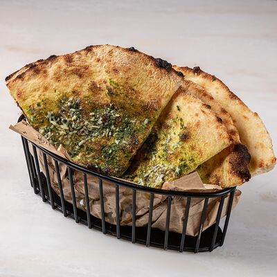 Фокачча с песто и пармезаном в Brasserie Lambic по цене 460 ₽