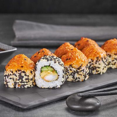 Калифорния в кунжуте эби хот в Суши Мастер по цене 349 ₽