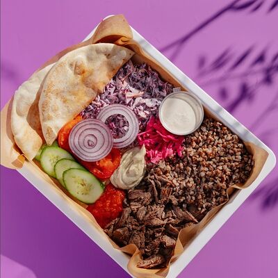 Макси на тарелке с гречкой и говядиной в Вертимский по цене 774 ₽