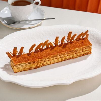 Медовик в Cristal по цене 750 ₽