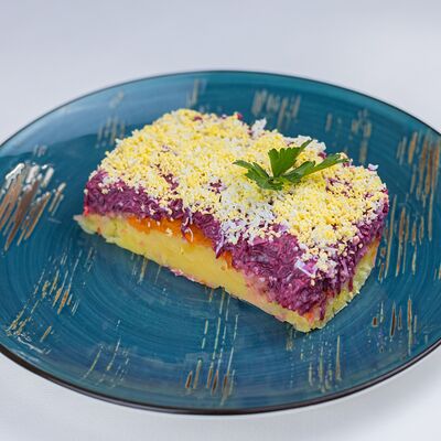 Сельдь под шубойв Тарелка по цене 148 ₽