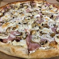 Ветчина-Грибы Средняя в Level Sushi