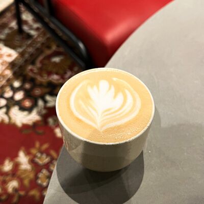 Флэт Уайт в Мистер Сэндвич coffee rest по цене 300 ₽