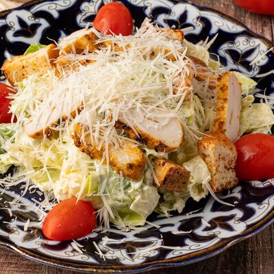 Салат Цезарь в Чудо Плов по цене 385 ₽