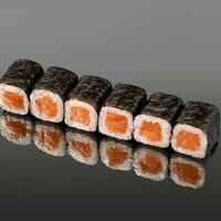 Маки ролл с лососем в OUGI